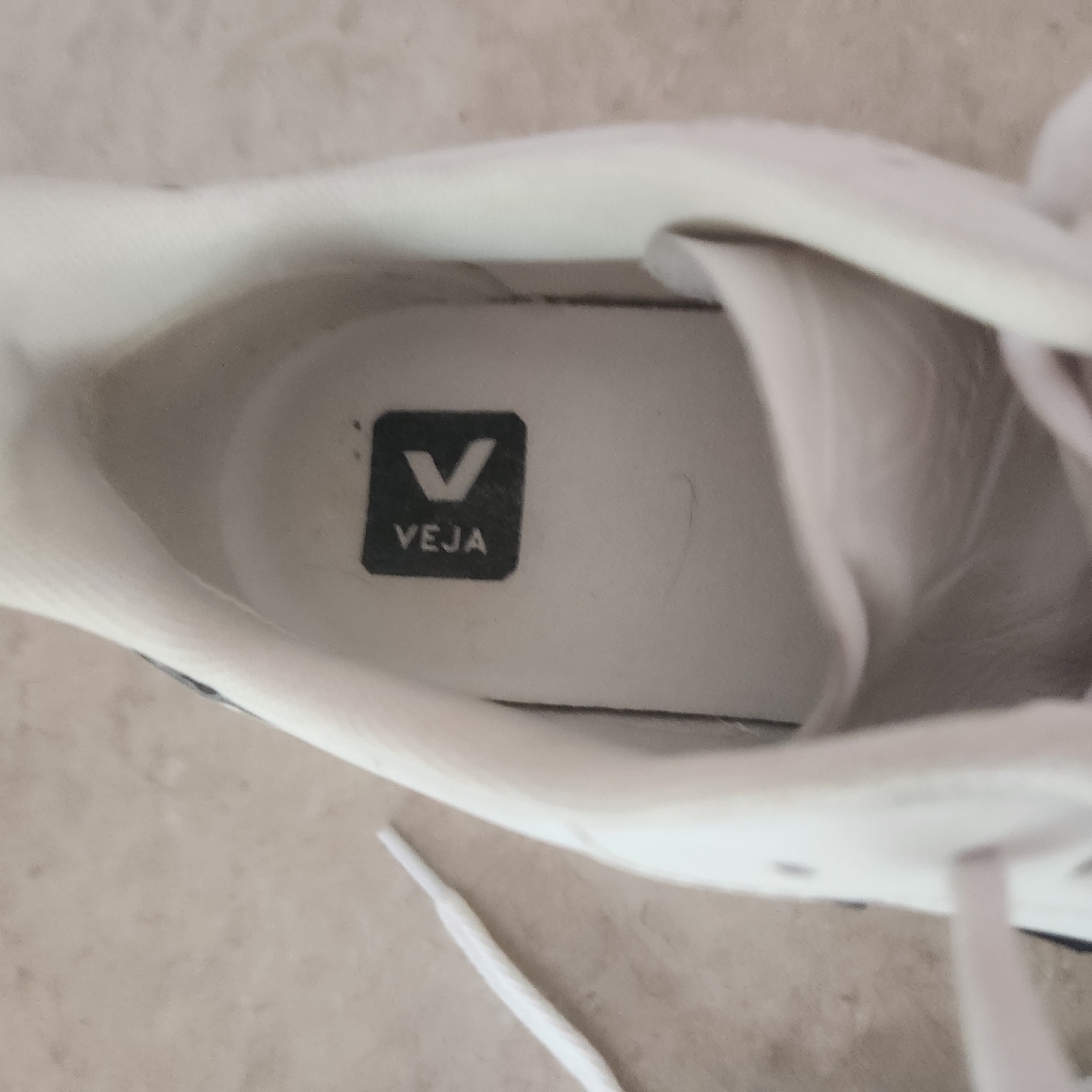 Veja V-10 Sneakers - Picture 9 of 10